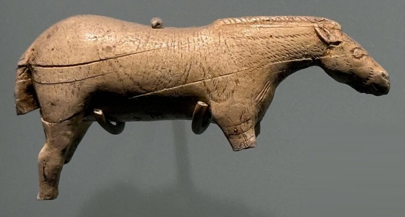 Horse sculpted in mammoth ivory.